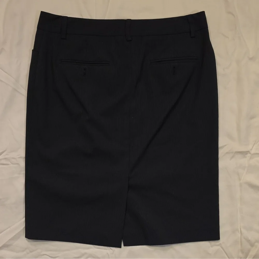 Express Design Studio Women's Black Pinstripe Pencil Skirt Knee Zip Sz 6 #107